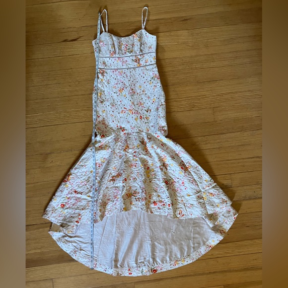 NWOT MONIQUE LHUILLIER
Wildflower Jacquard Mermaid Gown
In Ecru Sz 4. - Picture 11 of 15